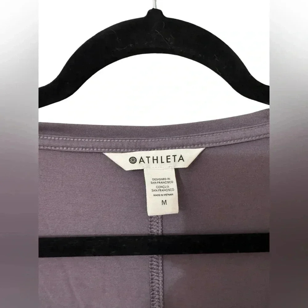 Athleta Stratus II Tee Dusk Violet Athletic Comfy Size Medium - Picture 2 of 4